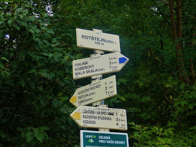 Klokočí - turistický rozcestník "Rotštejn(zříc.) 420 m.n.m."
