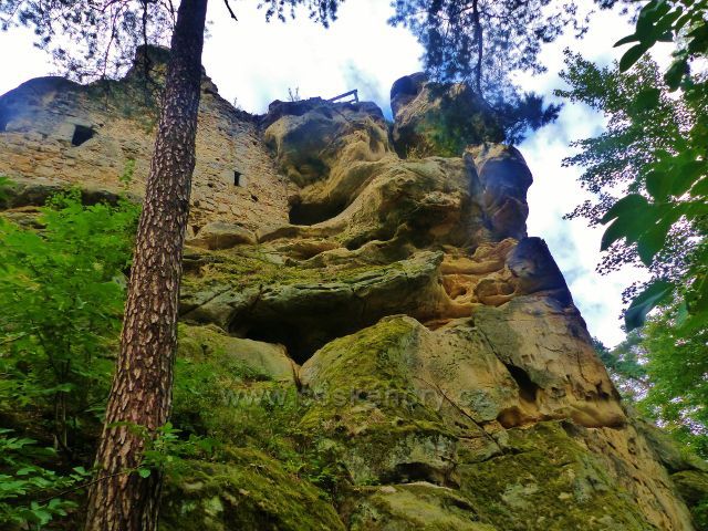 Klokočí - areál zříceniny skalního hradu Rotštejn