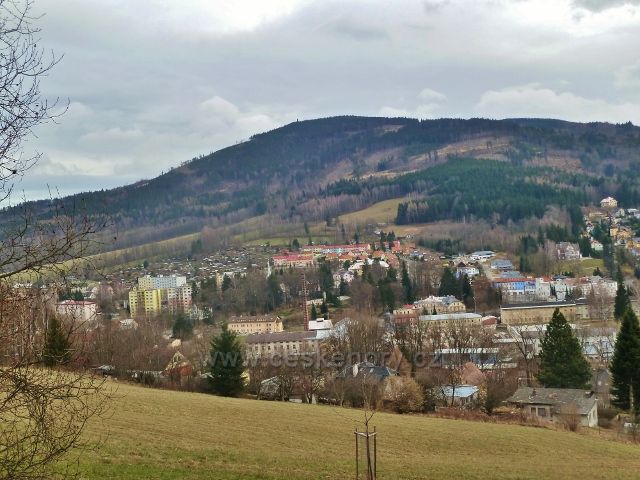 Jeseník,Muzikantská stezka - pohled na město a Zlatý chlum