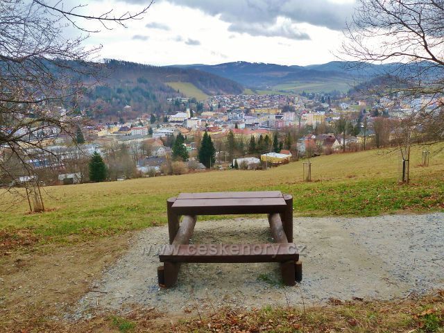 Jeseník, Muzikantská stezka - pohled od odpočívadla na střední část města