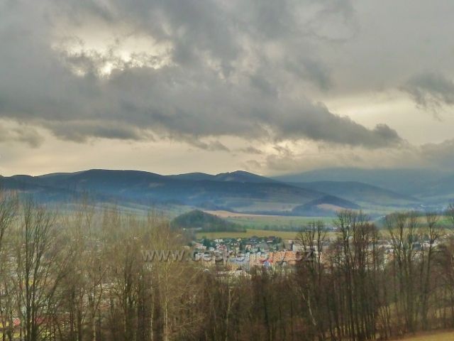 Jeseník, Muzikantská stezka - pohled z úbočí Kopy na panelové sídliště