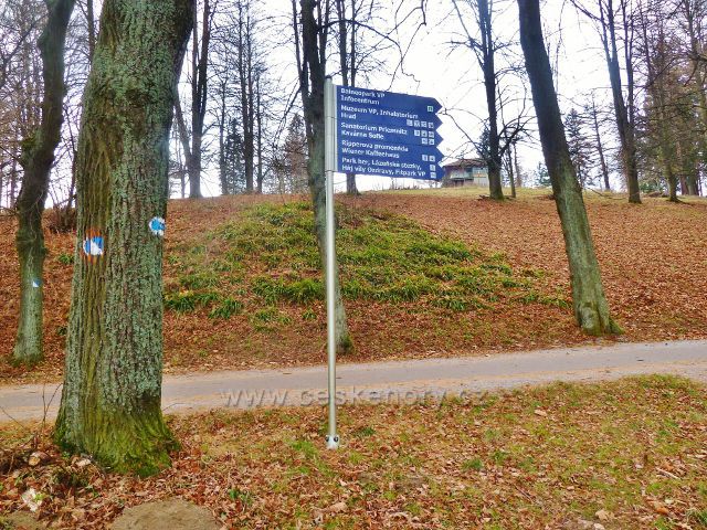 Jeseník, Muzikantská stezka - vyústění stezky na Ripperovu promenádu okolo vrchu Kopa