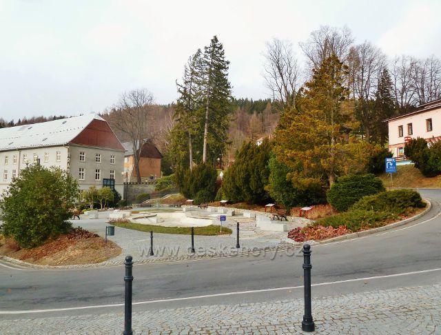 Lázně Jeseník - parčík s jezírkem