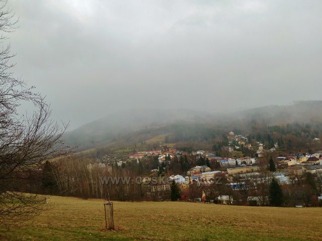 Jeseník, Muzikantská stezka - pohled k zamlženému údolí Bělé