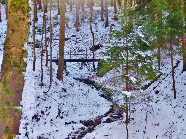 Králíky - mostek přes Plynárenský potok na stezce k Mariánskému pramenu
