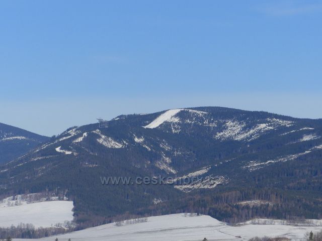 Králíky, Mariánský kopec - pohled od Poutního domu na Slamník (1233 m.n.m.) a hřeben Chlumu (1118 m.n.m.)