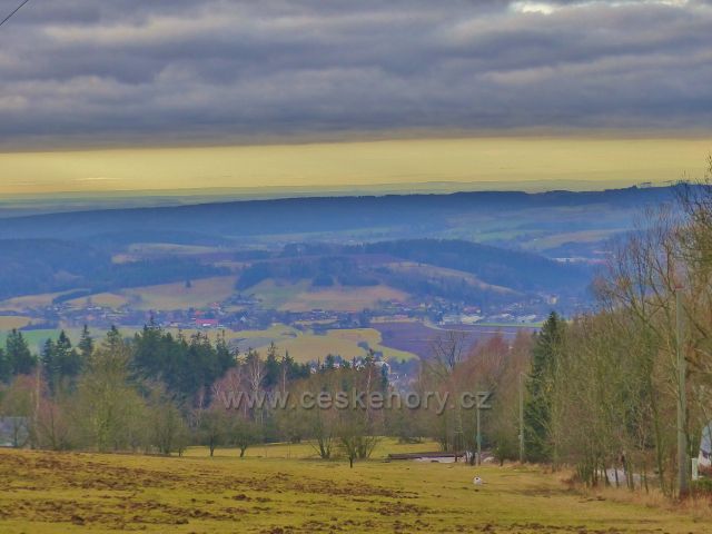 Malé Svatoňovice - pohled z Předních Hor k Batňovicím a Úpici