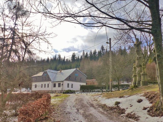 Jestřebí hory - osada Paseka, cesta po červené TZ od Radvanic od Radvanic