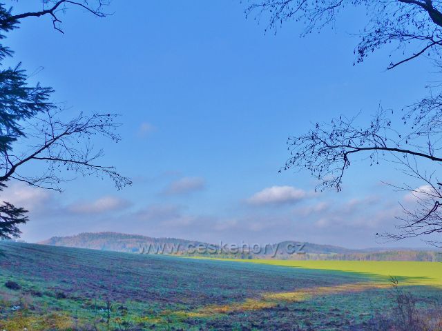 Velká Rudka - pohled z cesty do Rudky na protilehlou část pahorkatiny