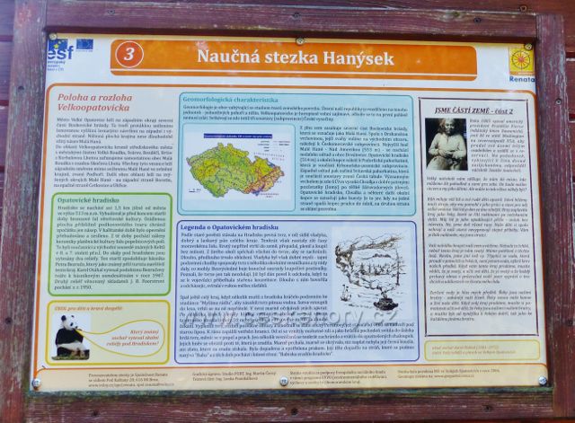 Velké Opatovice - panel 3. zastavení NS Hanýsek pojednávající o poloze a rozloze Velkoopatovicka a o Opatovickém hradisku na okraji hradiska