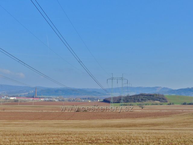 Velkém Opatovice - Pohled z cesty od Opatovického hradiska k vrchu Červenice (417 m.n.m.)