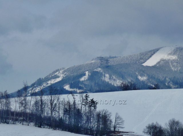 Králíky - pohled na Slamník a Stezku v oblacích