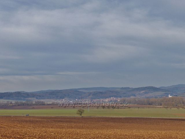 Krhov - pohled od pily na obec Drnovice a její okolí
