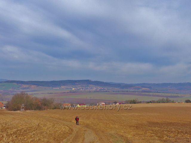 Krhov - pohled z úpatí Malého Chlumu na Voděrady