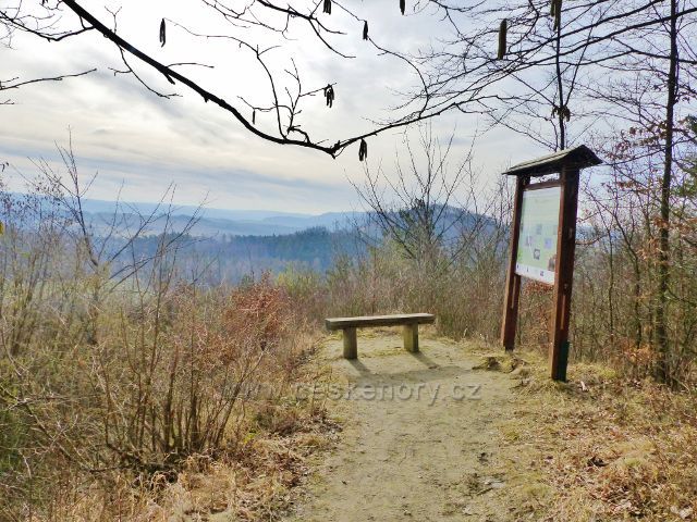 Krhov - pohled z vyhlídkového místa na Malém Chlumu směrem k Bořitovu a Černé Hoře