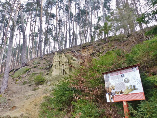 Bořitov - areál pískovcového sousoší husitských bojovníků na úbočí Velkého Chlumu