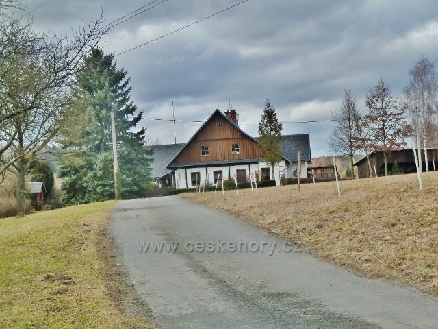 Kunvald - chalupa na úpatí Krejsova kopce