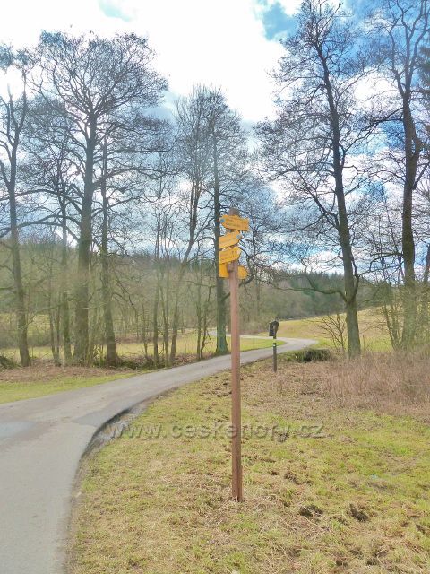 Kunvald - cyklistický rozcestník v údolí Rokytenky