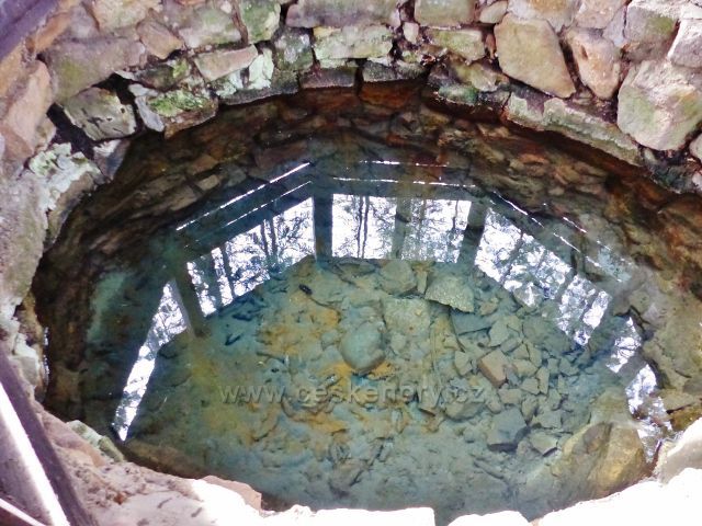 Vrbice - "Znám křišťálovou studánku, kde ..." - Vrbická studánka