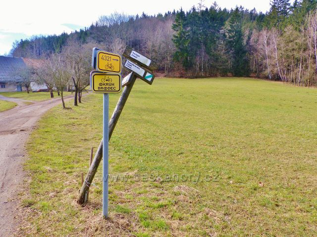 Potštejn - cyklistický rozcestník v osadě Nové Litice