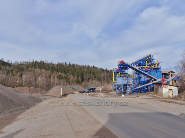 Potštejn - drtička kamene v kamenolomu Černá skála