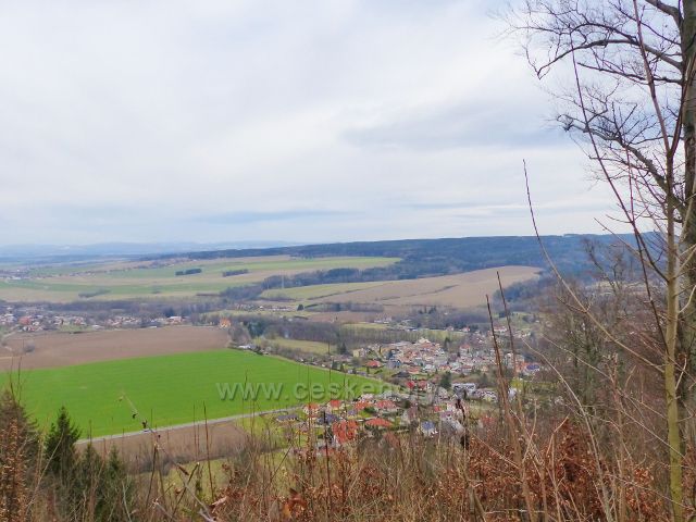 Potštejn - výhled z horní plošiny Velešova na Potštejn a Litický Chlum