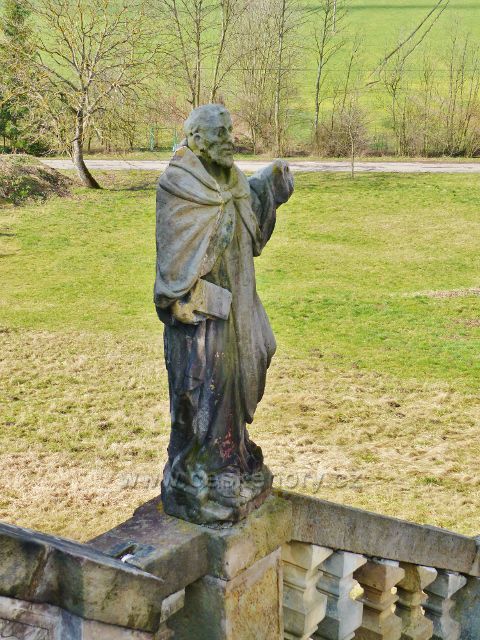 Homol - socha sv. Jana z Mathy v řádovém rouše