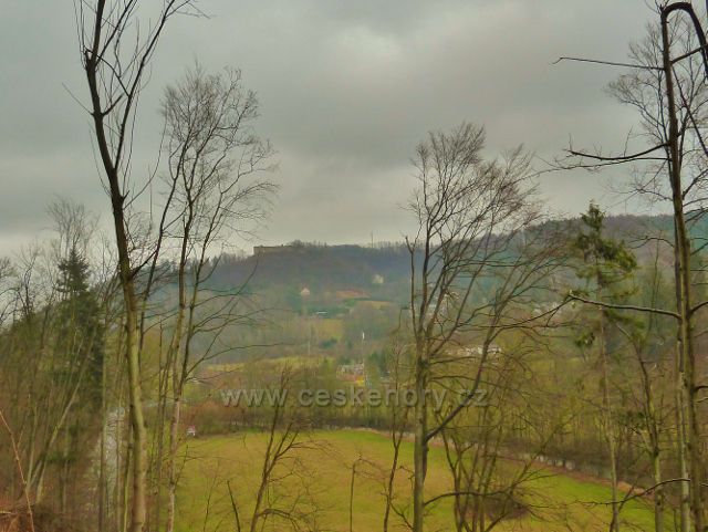 Vadětín - pohled k Lanšperku. V popředí je tok Tiché Orlice