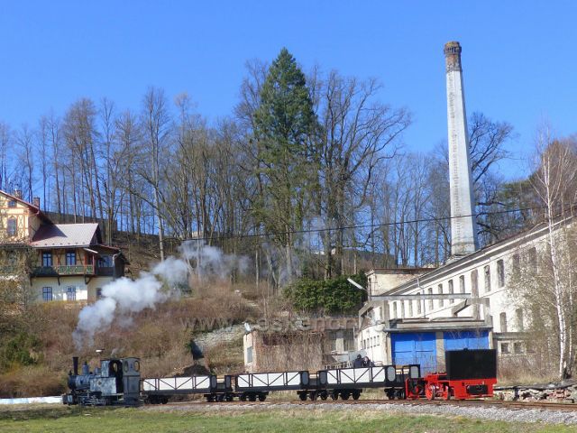 Žamberk - zkušební jízda soupravy úzkokolejné dráhy u Muzea starých strojů