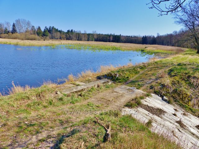 Přepad Helvíkovického rybníku