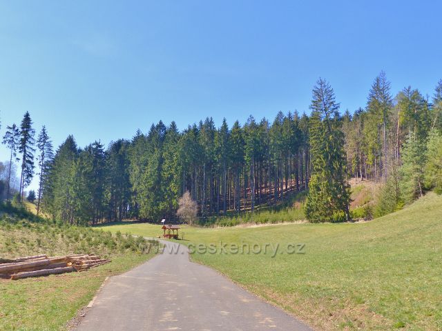 Dlouhoňovice - turistický přístřešek u cyklostezky do Písečné