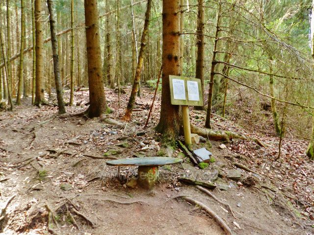 Dlouhoňovice - informační panel u Žampašské studánky