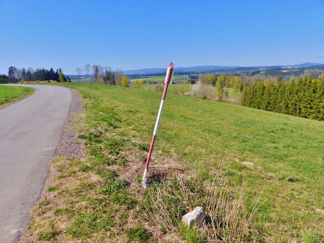 Lukavice - pohled od vrcholu Zákopanka k Orlickým horám