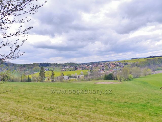 Pohled z úpatí Kletné k Záchlumí