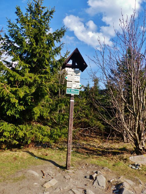 Turistický rozcestník"Velká Deštná(vrchol) 1115 m.n.m. Nejvyšší vrchol Orlických hor"