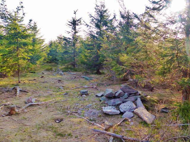 Pohled na samotný vrchol Malé Deštné z opačné strany