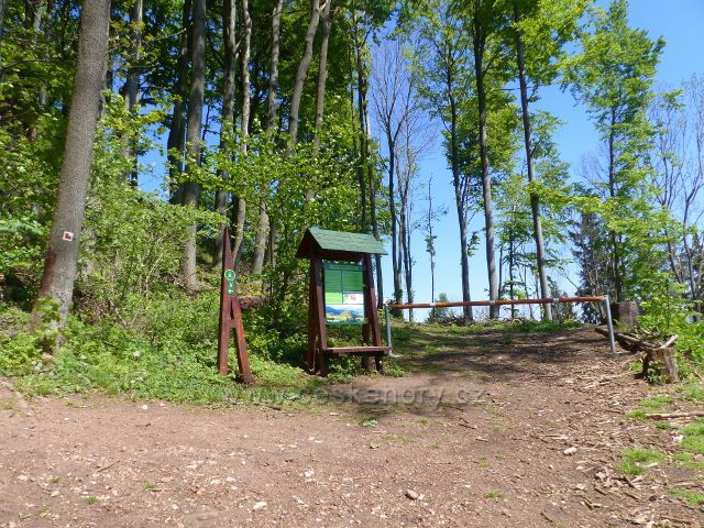 Panel NS Žampach u cesty ke zřícenině hradu