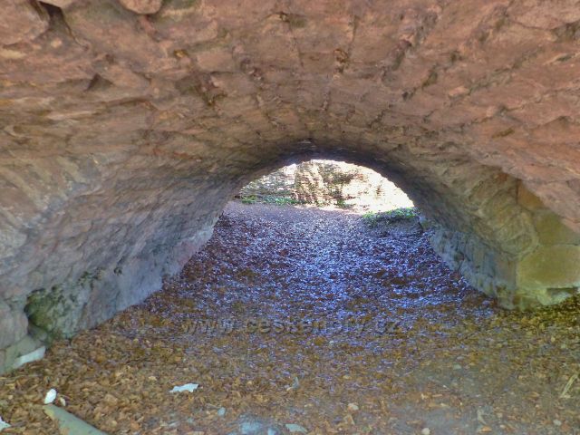 Stavební pozůstatek hradu Žampach