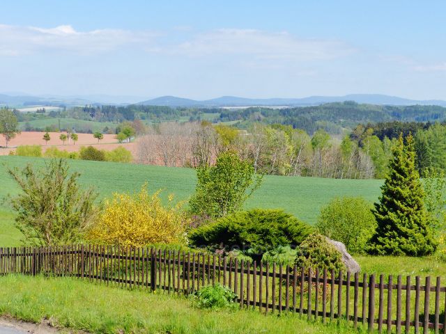 Pohled od arboreta Žampach k Suchému vrchu