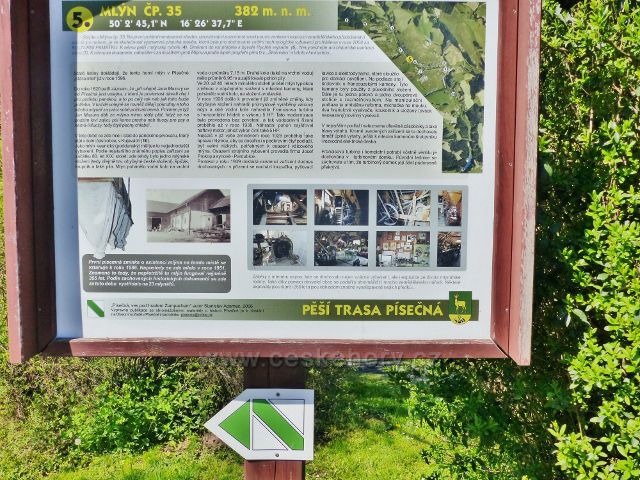 Informační panel před mlýnem v Písečné