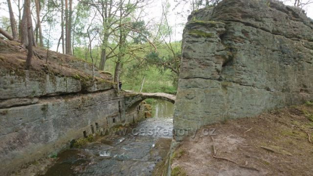 Kamenný most u Mlýnského rybníka