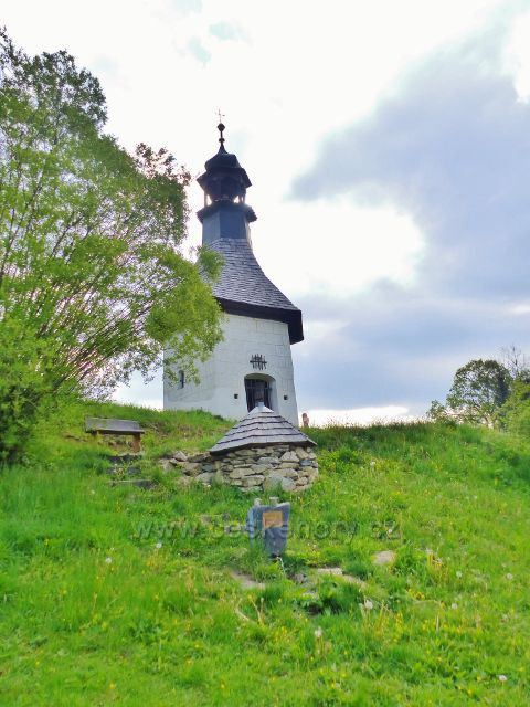 Upravený areál kolem zvoničky v Kunčicích