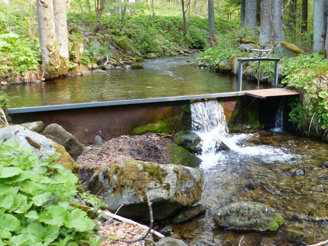 Splav na Kunčickém potoku a vodoměrné zařízení