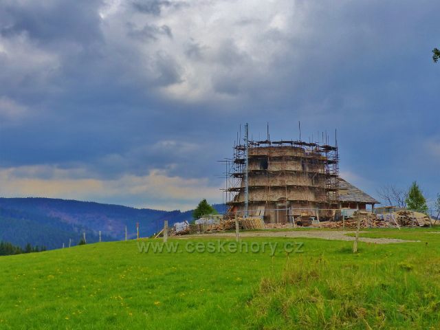 Rozestavěná Dalimilova rozhledna na Větrově