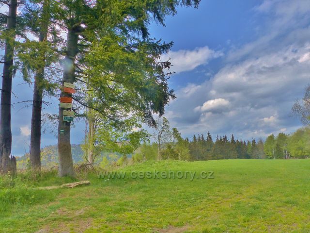 Turistický rozcestník"Starý kopec 830 m.n.m."