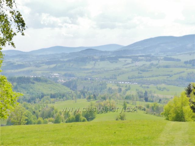 Pohled ze Starého kopce  ke Starému Městu pod Sněžníkem