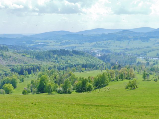 Pohled přes Staré Město k Hanušovické pahorkatině