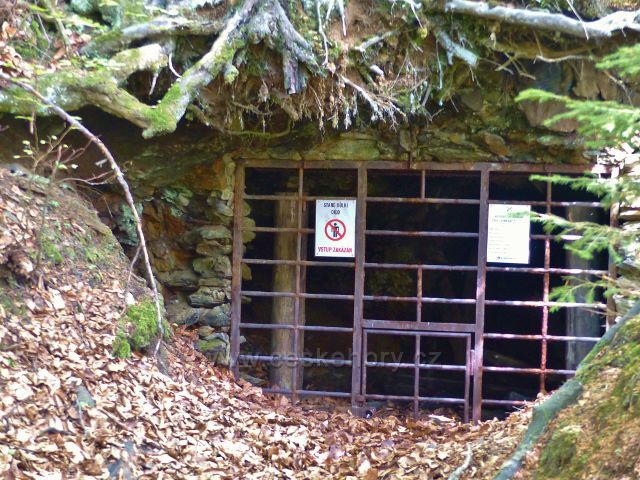 Petříkov - vchod do Střední štoly II.bývalého grafitového dolu