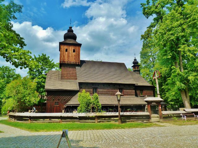 Rožnov pod Radhoštěm - Dřevěné městečko - kostel sv.Anny z Větřkovic