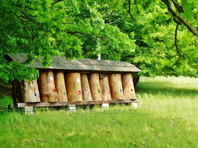 Rožnov pod Radhoštěm - Valašská dědina - klátové úly